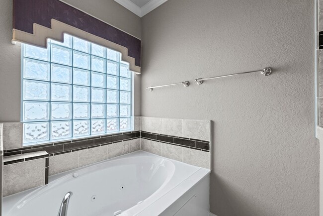 Building Photo - Luxury Townhome with Attached Garage & Out...