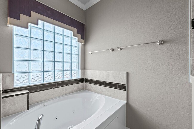 Building Photo - Stylish 3-Story Townhome with Covered Outd...