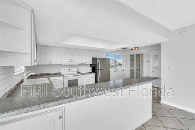 Building Photo - 1405 Cambridge Dr