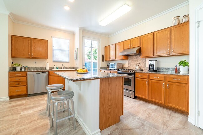 Building Photo - Quiet and Private 3 Bedroom Home in The Cape Community!