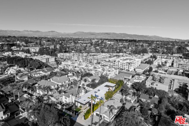 Building Photo - 4458 Mammoth Ave