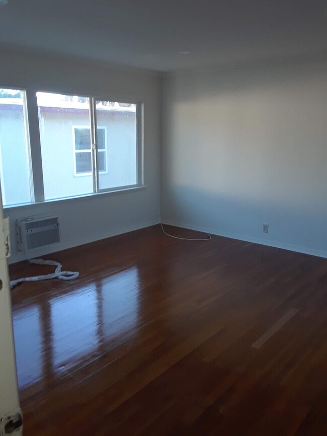 Building Photo - 616 Brookside Ave