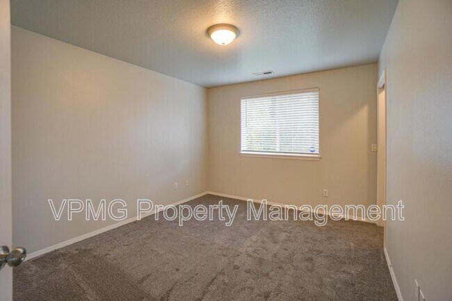 Building Photo - 9819 NE 86th St