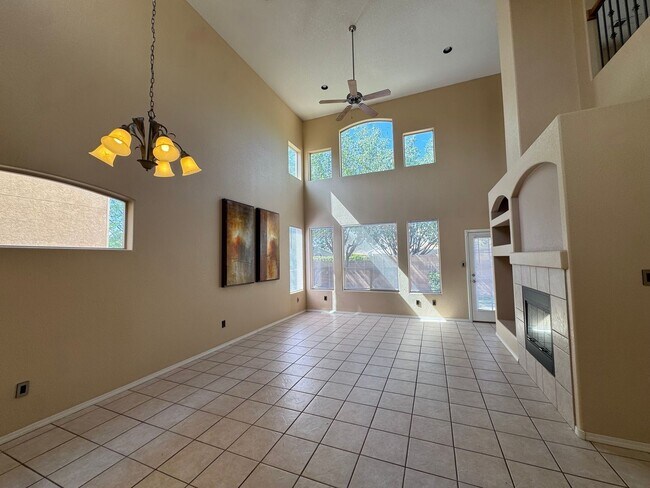 Building Photo - La Cueva Oeste Home!