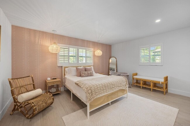 Building Photo - 1096 SW 27th Ave