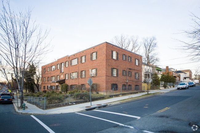 Primary Photo - 405 Division Ave NE