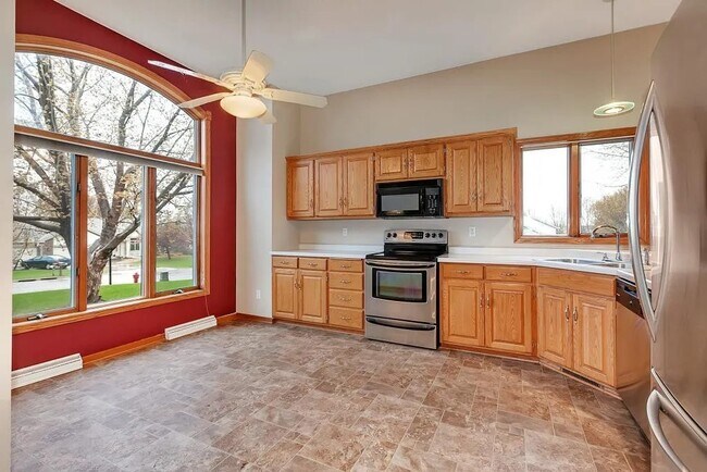 Building Photo - 813 8th St N