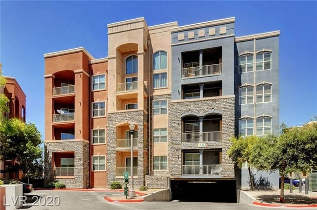 Primary Photo - Modern Condo Living with Luxury Finishes i...