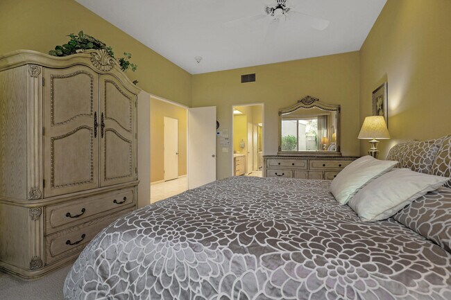 Building Photo - 496 Desert Holly Dr