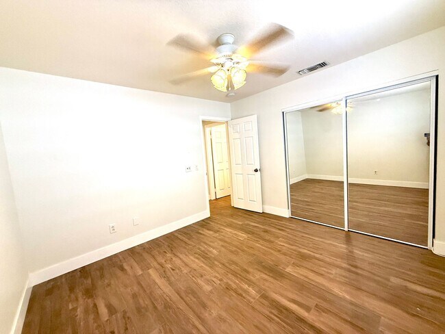 Building Photo - Landau Manor - FANTASTIC 4Br/2ba/3 car garage w/ POOL & SOLAR!