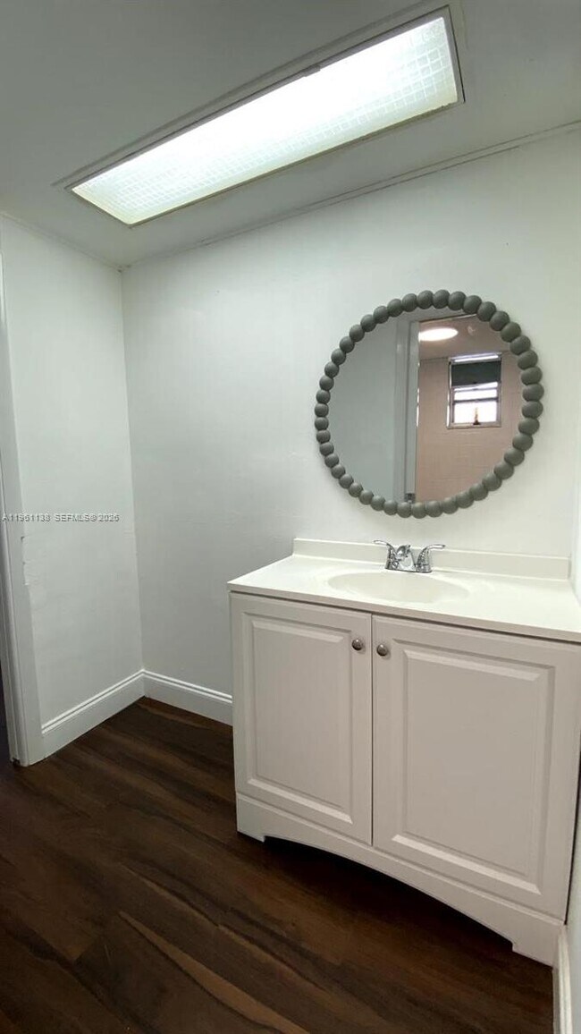 Building Photo - 2640 Garden Dr S