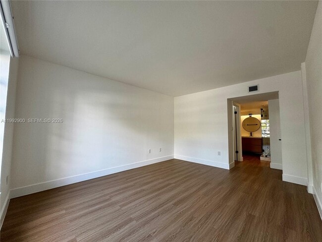 Building Photo - 5900 SW 127th Ave