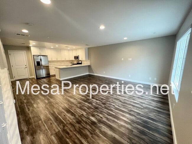 Building Photo - 16408 Valencia Ave