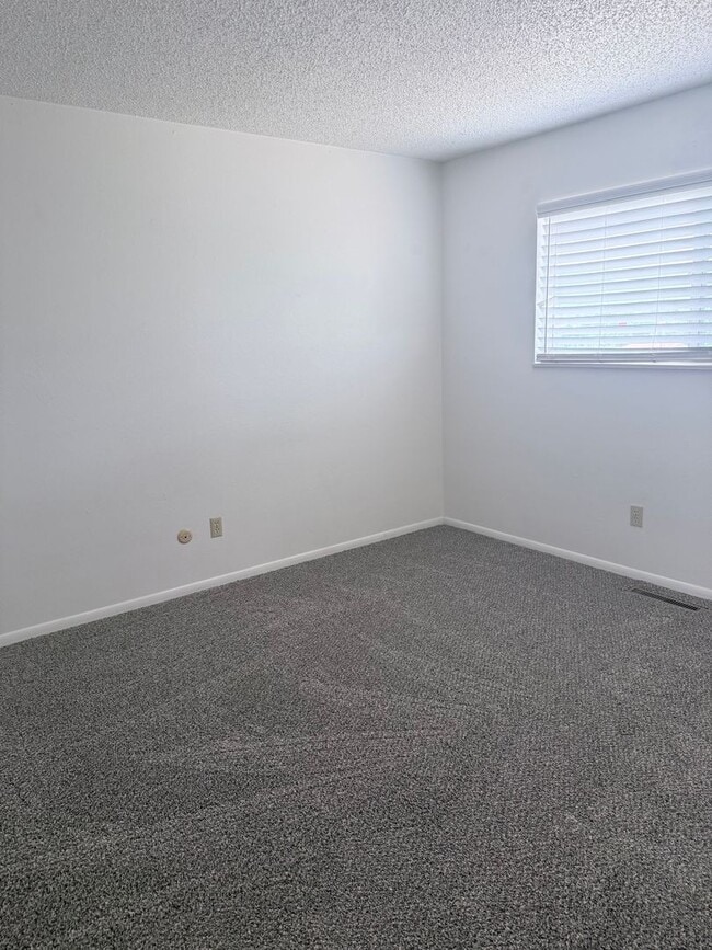 Building Photo - 5710 Eldora Dr