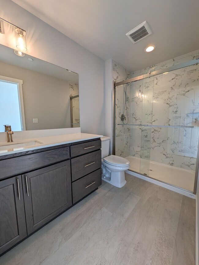 Building Photo - 1306 Digby Pl