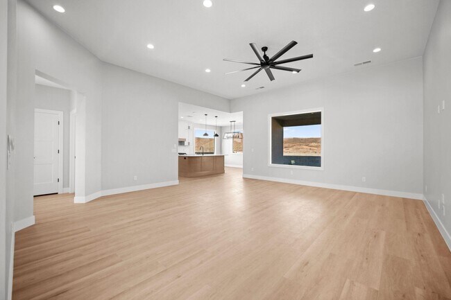 Building Photo - 362 Firerock Way