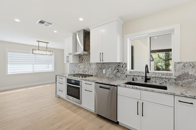 Building Photo - 6819 E Paradise Pkwy