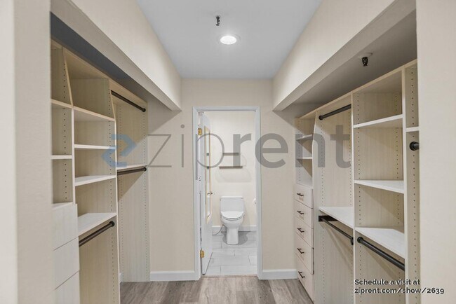 Building Photo - 49 Showers Dr