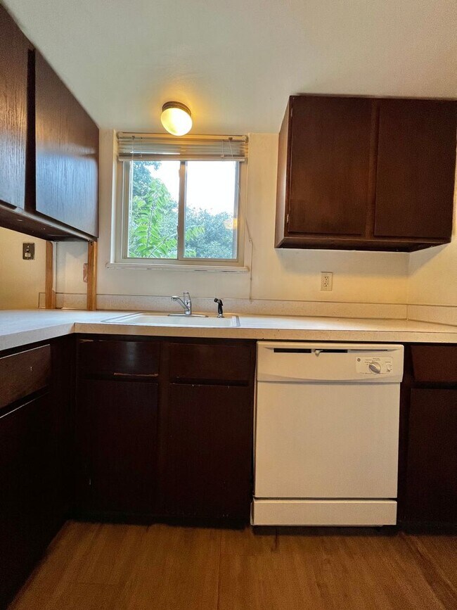 Building Photo - Dartmouth129 (KC-AM)