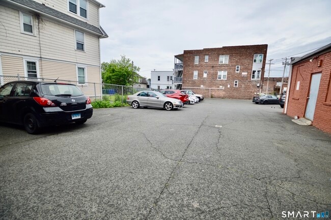 Building Photo - 2343 Barnum Ave