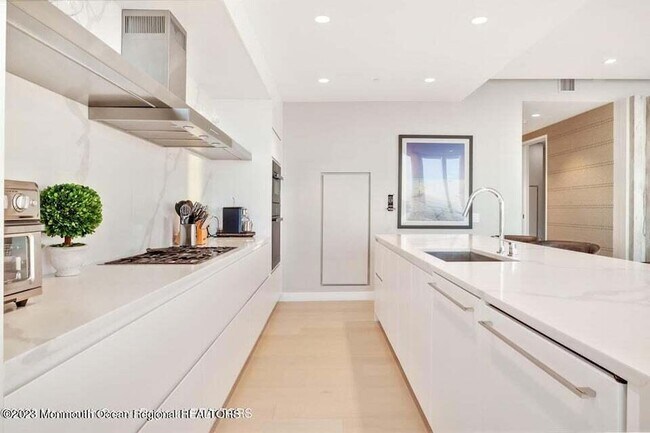 Building Photo - 1101 Ocean Ave N