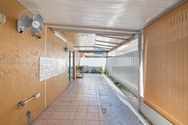 Building Photo - 2425 W 76th St