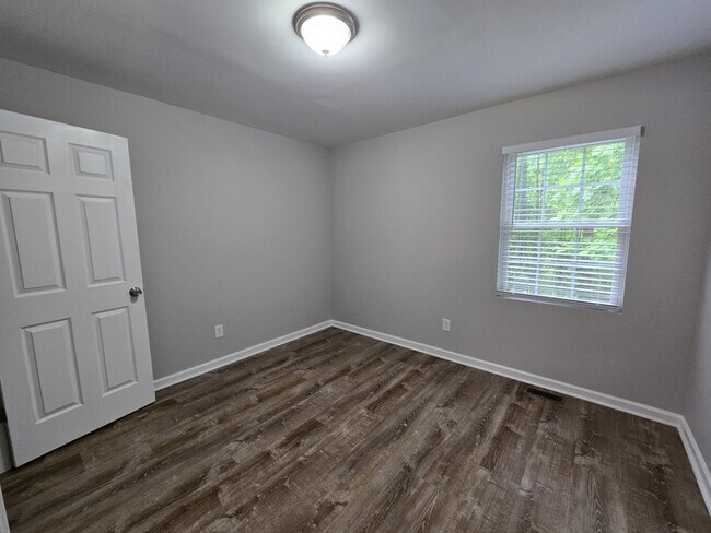 Building Photo - !!!!300 Off Rent!!! Available Now! Great Durham location newly remodeled. Single family home.