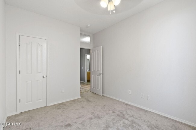 Building Photo - 6401 Franklin Ridge Dr