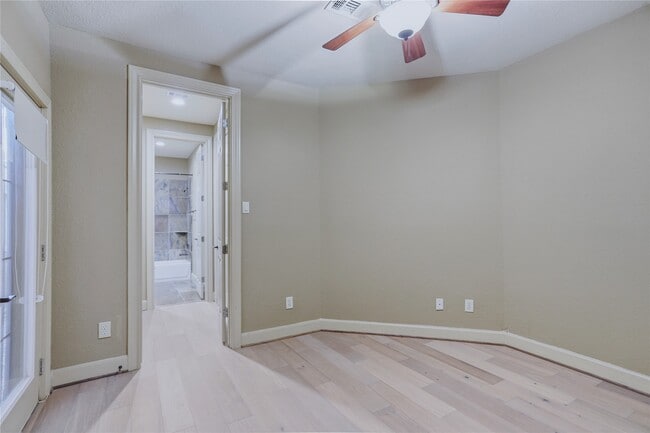 Building Photo - 1603 W 14th St