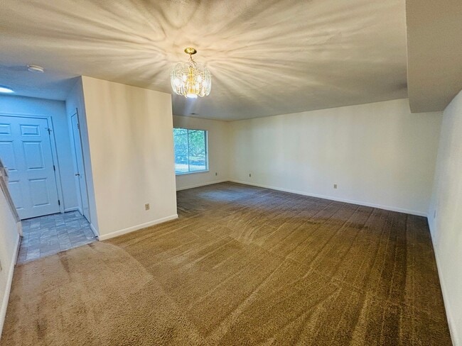 Building Photo - 1716 Donlee Dr