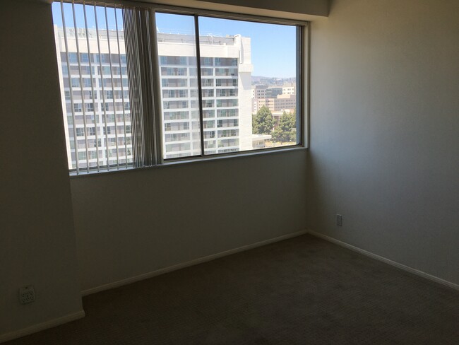 West-facing bedroom - 969 Hilgard Ave