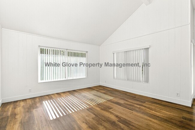 Building Photo - 265 S Via Montanera