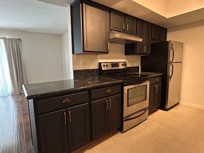 Building Photo - 2 Bed | 2 Bath Condo in Gated Phoenix Community