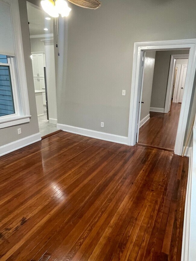 Building Photo - Gorgeous 3BD/2BA ON Napoleon Ave with Off Street Parking