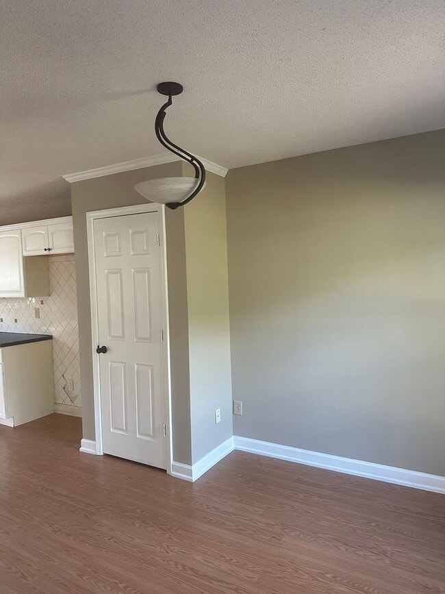 Building Photo - Gorgeous and very roomy 2-story home featu...