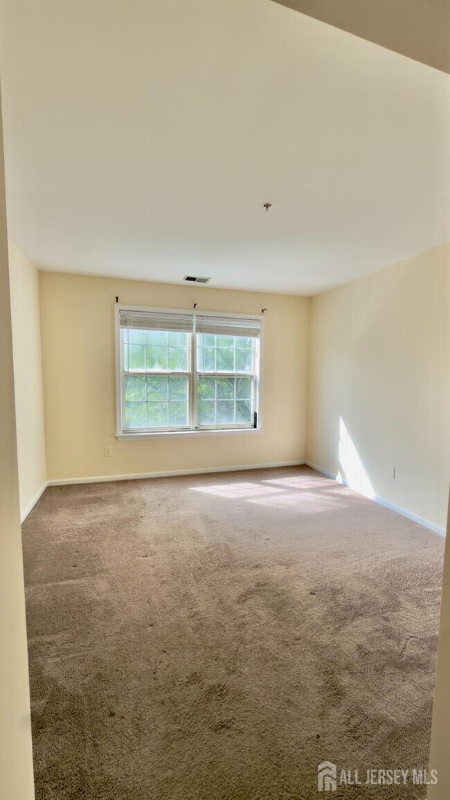 Building Photo - 1133 Waterford Dr