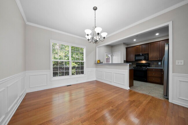 Building Photo - 3305 Chastain Gardens Dr NW