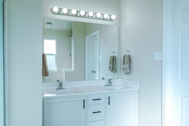 Building Photo - 5409 Rimes Ct