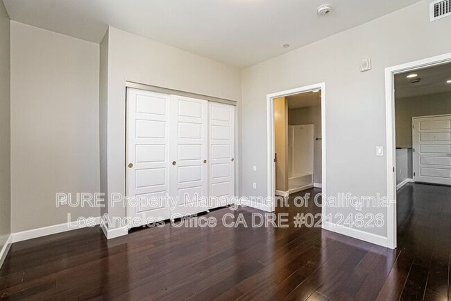 Building Photo - 11740 Vanowen St