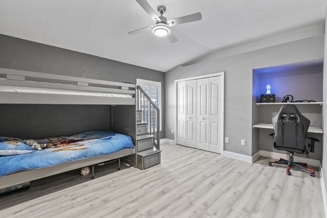 Building Photo - Beautiful 4-Bedroom Pool Home in the Heart of Westchase