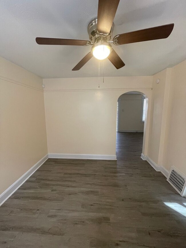 Building Photo - 825 N 6th St