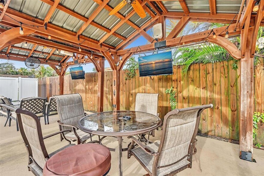 Building Photo - 6960 SW 15th St