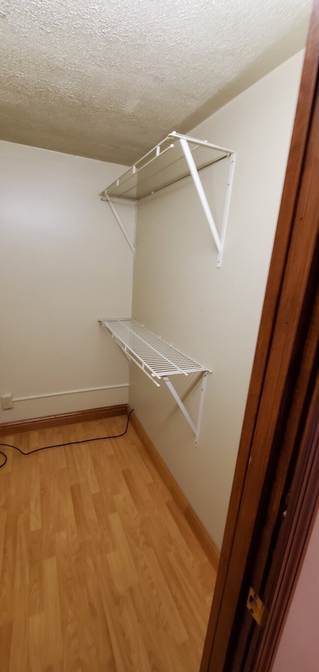 Building Photo - 410 Morton Ave