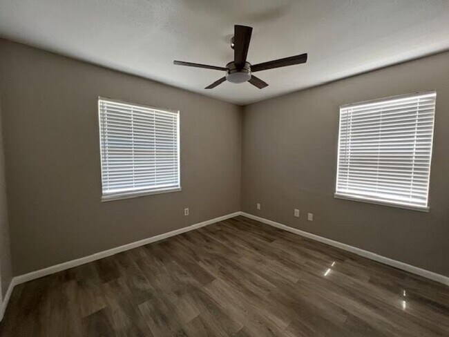 Building Photo - 1212 La Porte Dr