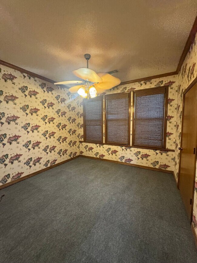 Building Photo - Adorable 4bedrooms 2bathrooms 2car garage CH/A