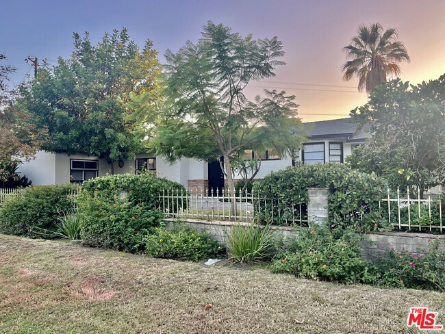 Primary Photo - 4675 Laurelgrove Ave