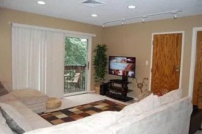 Building Photo - 330 Sunderland Rd