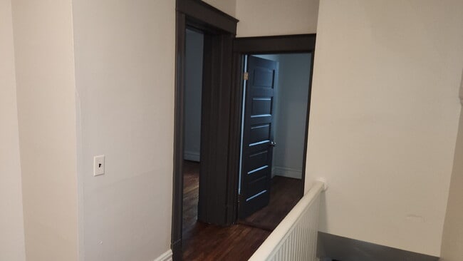 Building Photo - Elegant 2-Bedroom Duplex in Lively St. Louis Neighborhood.