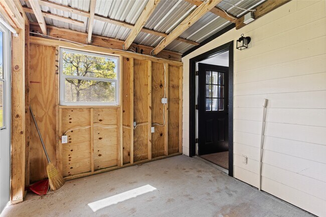 Building Photo - 1910 Stringtown Rd