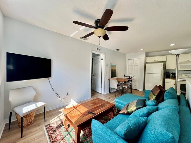 Building Photo - 16112 Loneoak View Dr